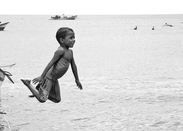 Street photo in Juangriego, Venezuela by Manuel Ricardo Pérez