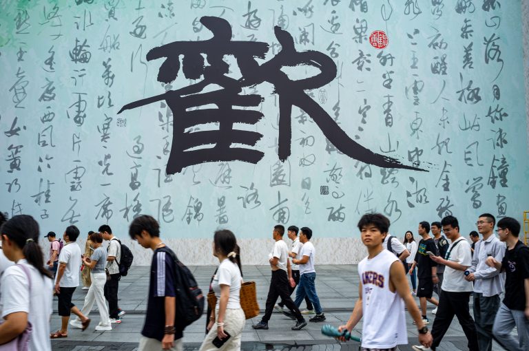 Street photo in Suzhou, China by Roundup1 Roundup1