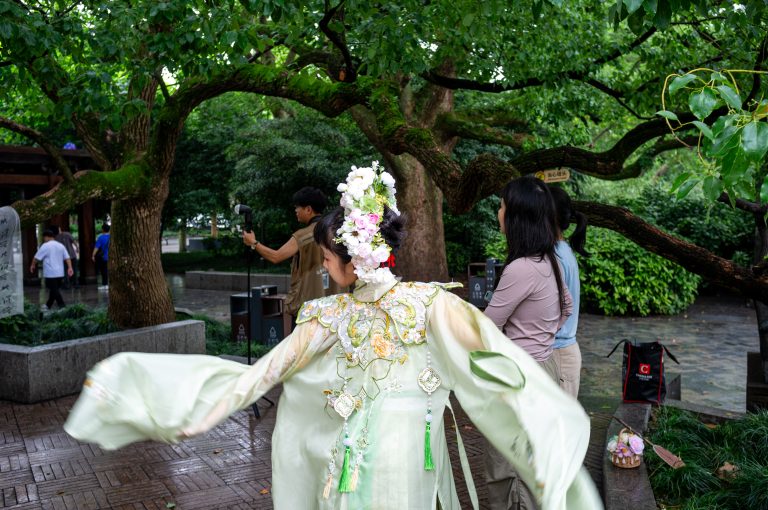 Street photo in Suzhou, China by Roundup1 Roundup1