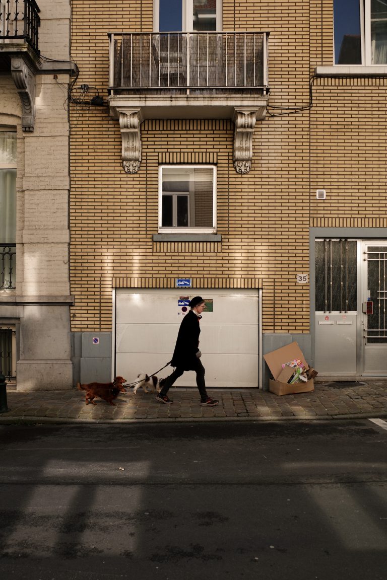 Street photo in Ixelles, Belgium by Pascal.e « RUE » Mbuyu Vermeulen