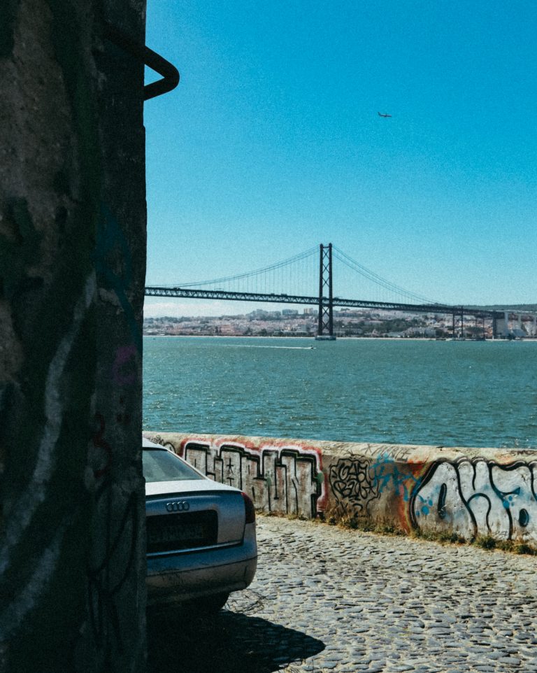 Street photo in Almada, Portugal by Edgar Silva