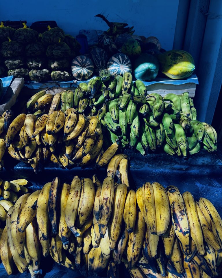 Street photo in Cuiabá, Brazil by Daniel Petermann