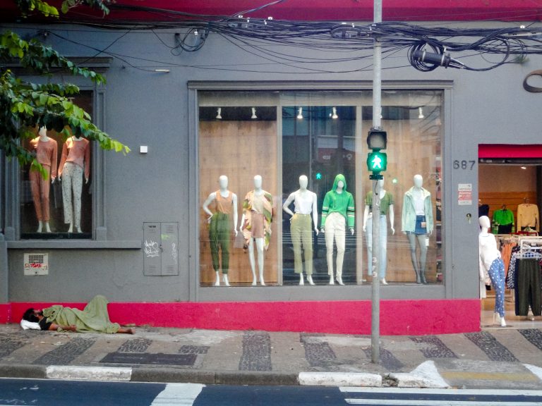 Street photo in Campinas, Brazil by Renato Palma