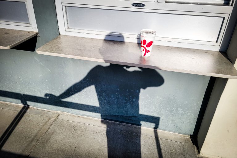 Street photo in Long Beach, United States by Flavio Pereira