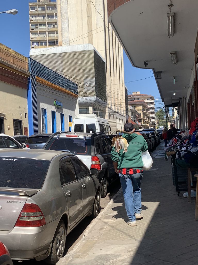 Street photo in Asunción, Paraguay by Katia Koopmann