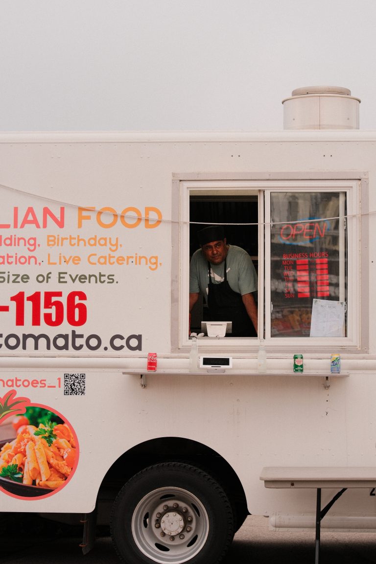 Street photo in Oakville, Canada by Rhain Peralta