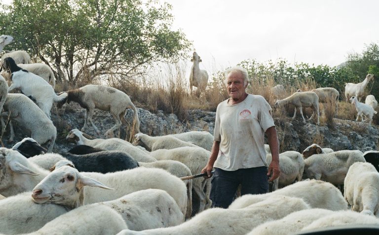 Street photo in Free municipal consortium of Syracuse, Italy by Tobias Kern