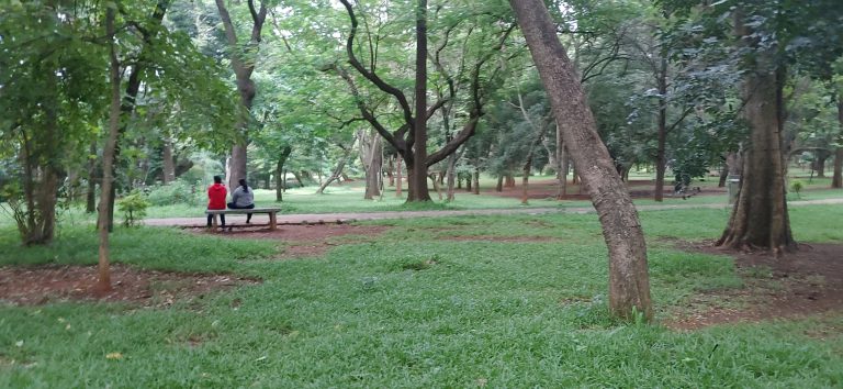 Street photo in Bengaluru, India by Tanwir Mir