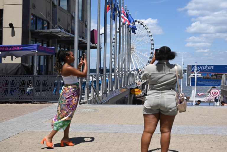 Street photo in National Harbor, United States by Alexus Moore