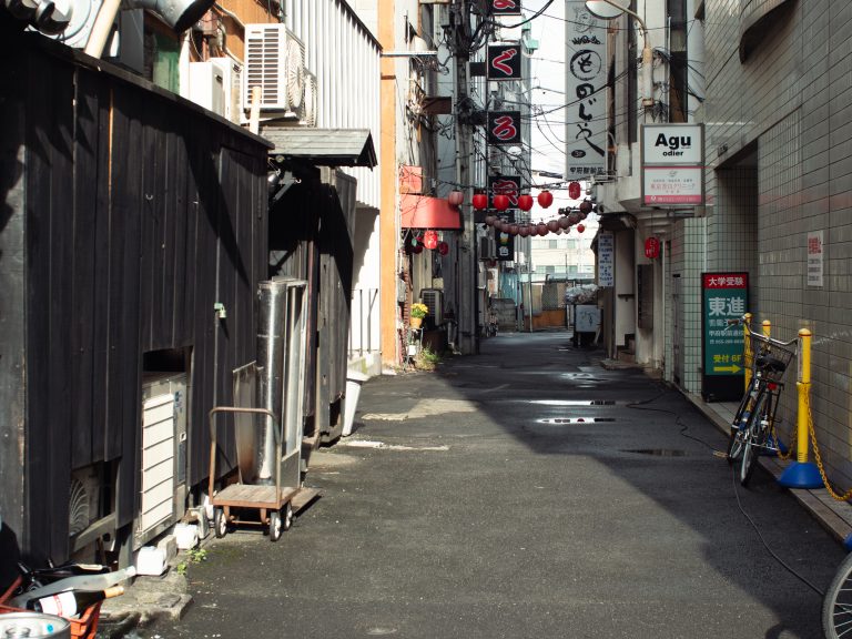 Street photo in Kofu, Japan by Satoshi Osuga