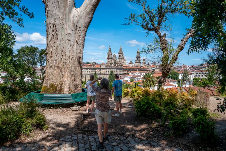 Street photo in Santiago de Compostela, Spain by Bert Tevel