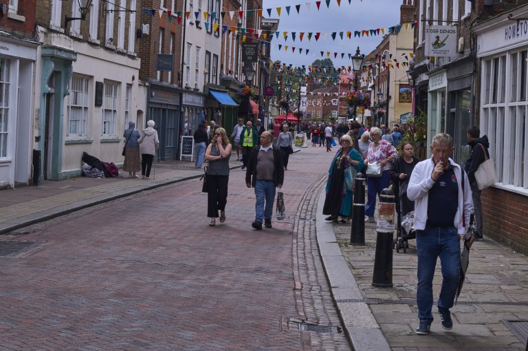 Street photo in Rochester, United Kingdom by Andy Sheridan
