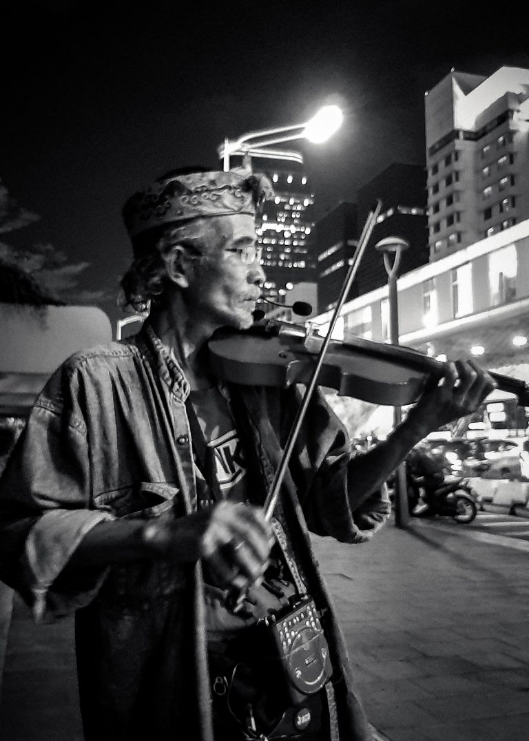 Street photo in Jakarta, Indonesia by Vincentius Ivan Patricio