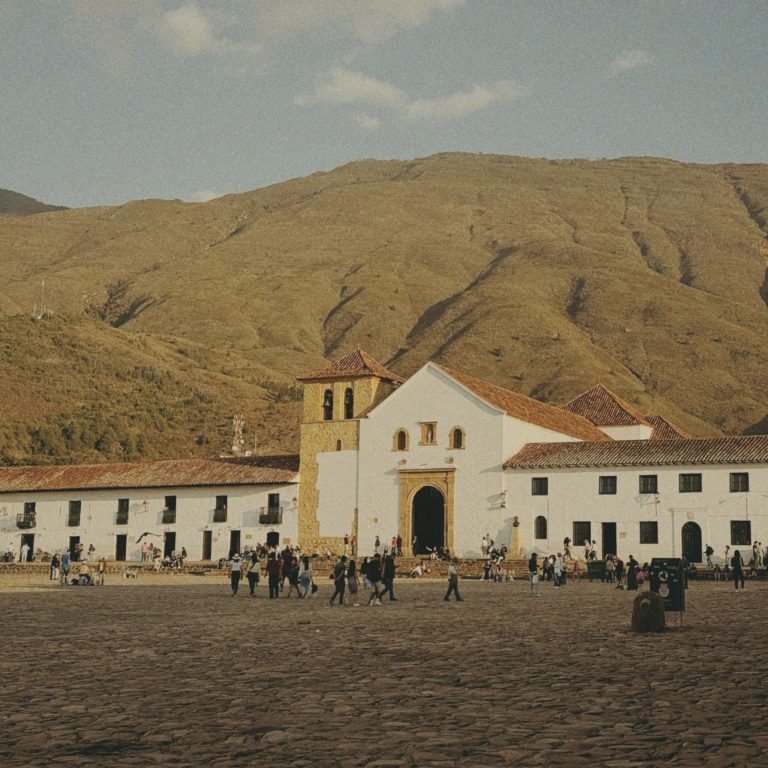 Street photo in Villa de Leyva, Colombia by Joshua Vergara