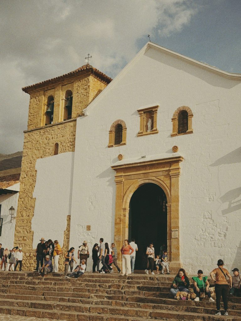 Street photo in Villa de Leyva, Colombia by Joshua Vergara