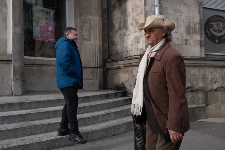Street photo in Chişinău, Moldova by Andrei Moraru
