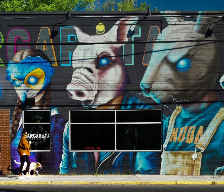 Street photo in Charlotte, United States by Jonathan Varjabedian