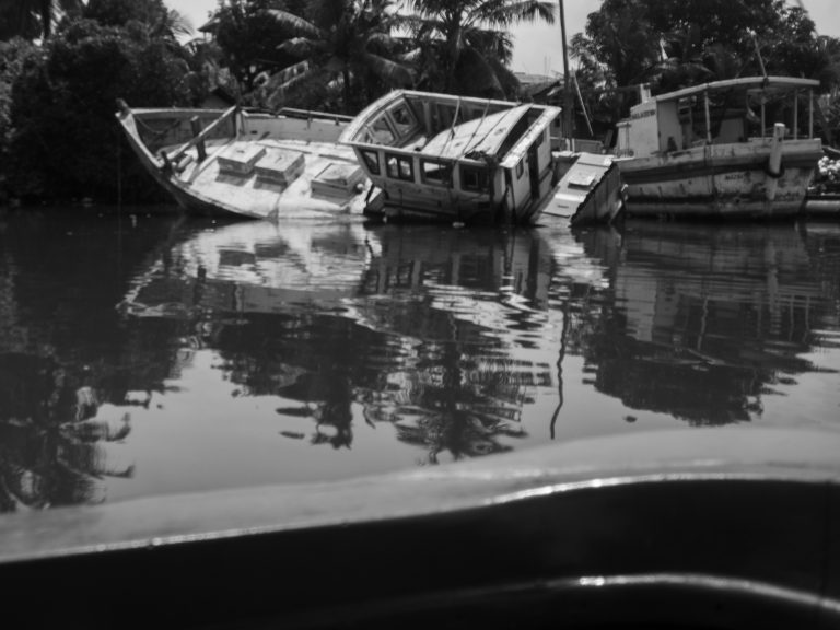 Street photo in Negombo, Sri Lanka by Colin Tan