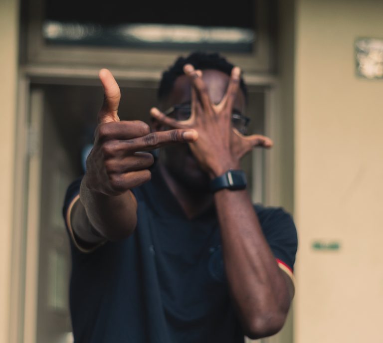 Street photo in Kaneohe, United States by Joel Garza