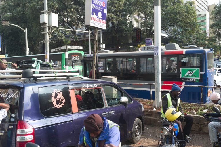Street photo in Nairobi, Kenya by Bertrand Roessli