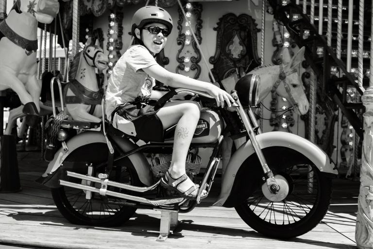 Street photo in Noirmoutier-en-l'Île, France by Thorsten Wenzel