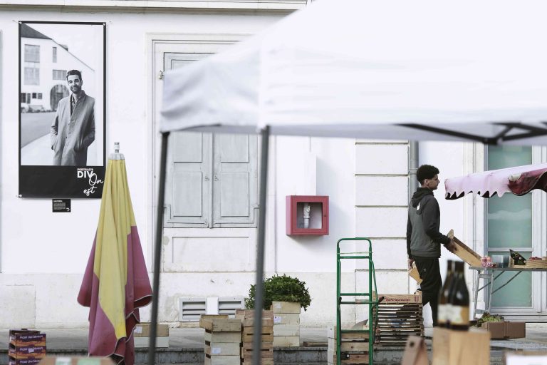 Street photo in Divonne-les-Bains, France by Thomas Jouhandeaux