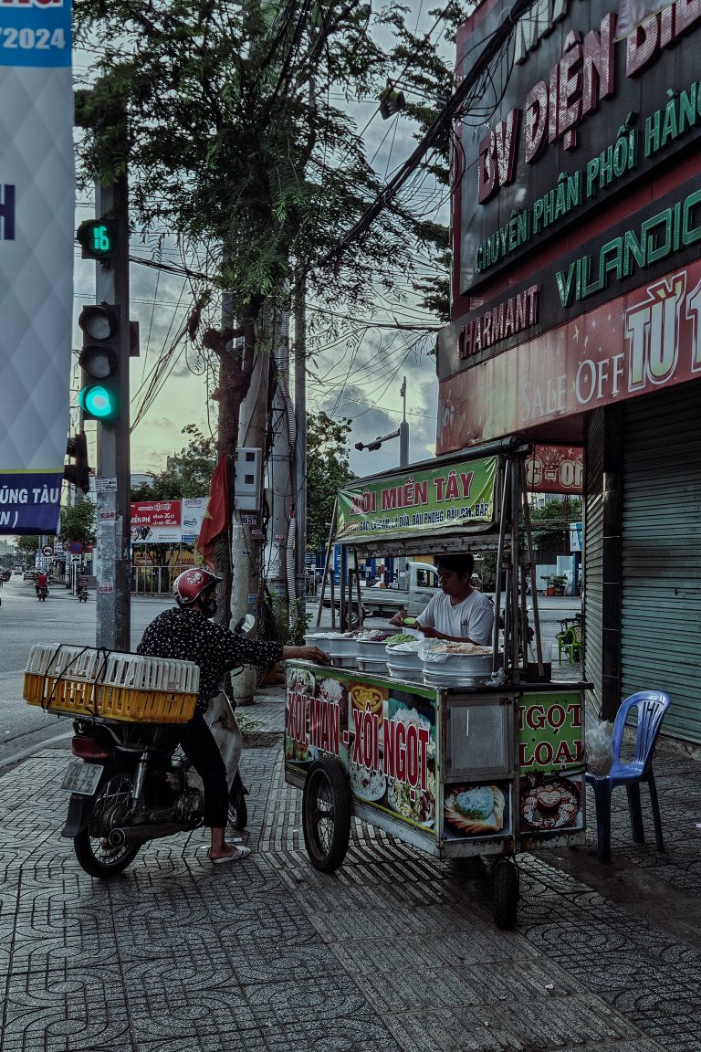 Street photo in Vũng Tàu, Vietnam by Cong Bui Tien