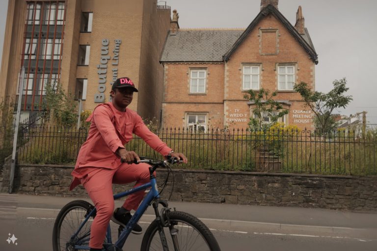 Street photo in Swansea, United Kingdom by Josh Allen