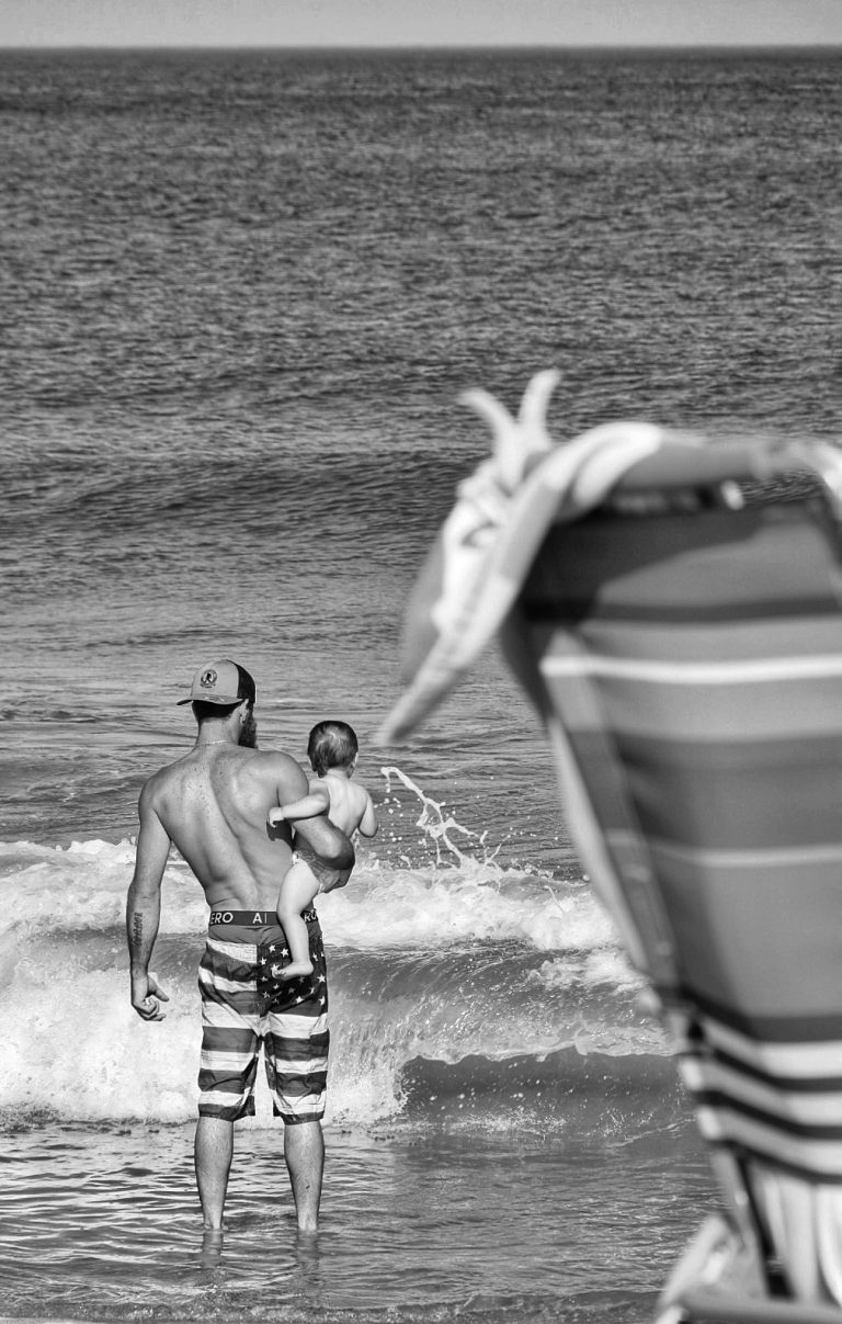 Street photo in Hampton, United States by Manuel Ricardo Pérez