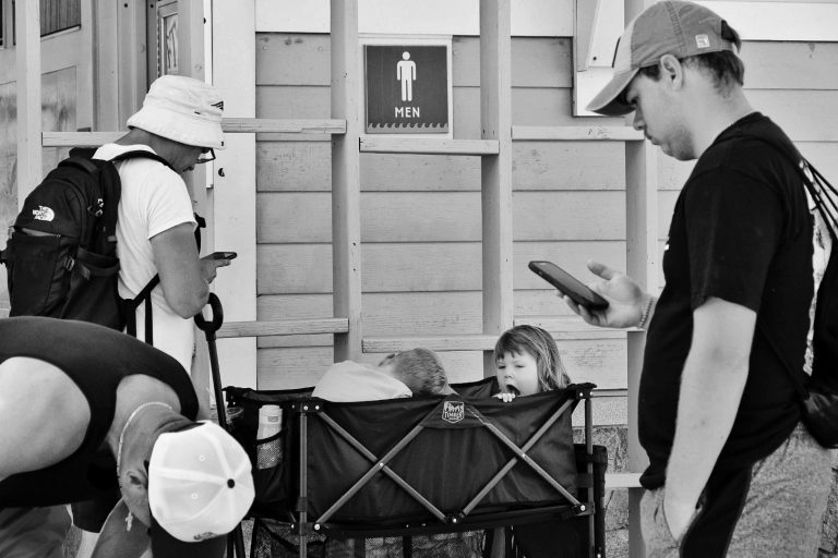 Street photo in Hampton, United States by Manuel Ricardo Pérez