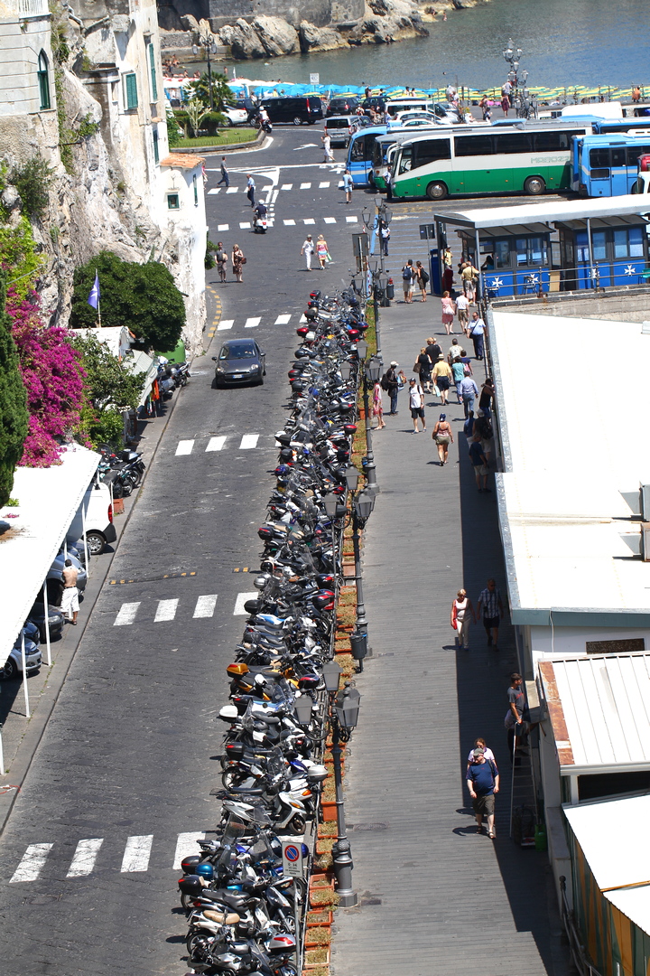 Street photo in Amalfi, Italy by Feroce Boscaiolo