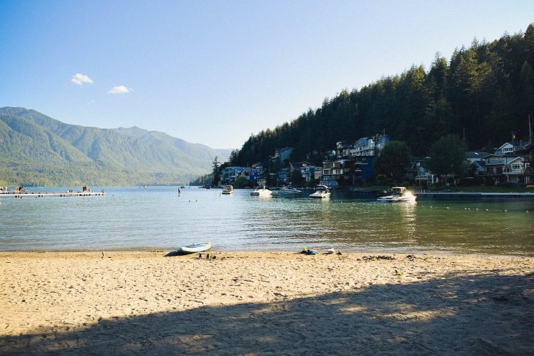 Street photo in Cultus Lake, Canada by Chanil Park