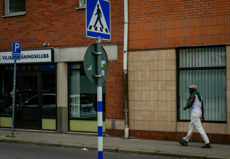 Street photo in Malmö, Sweden by Foma Voz