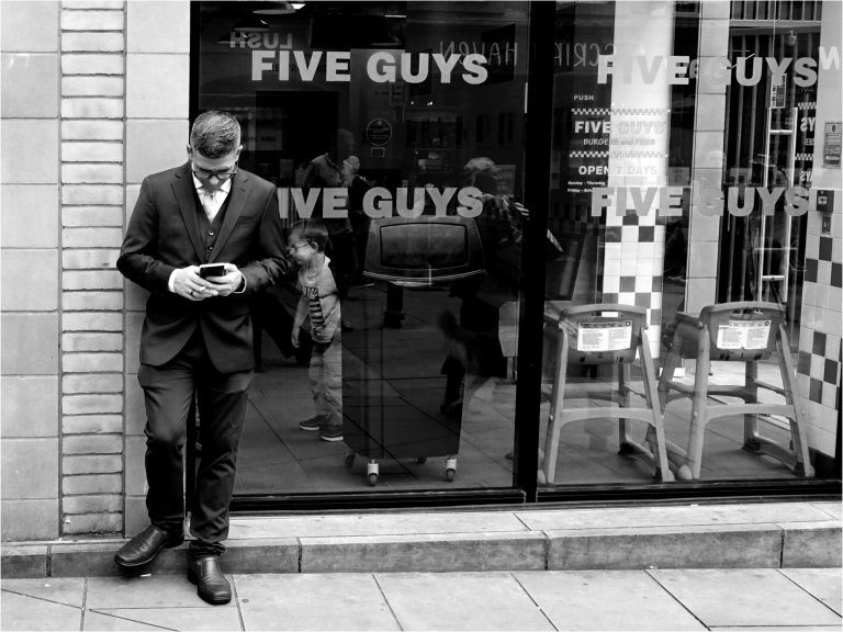 Street photo in Worcester, United Kingdom by Chris Bennett