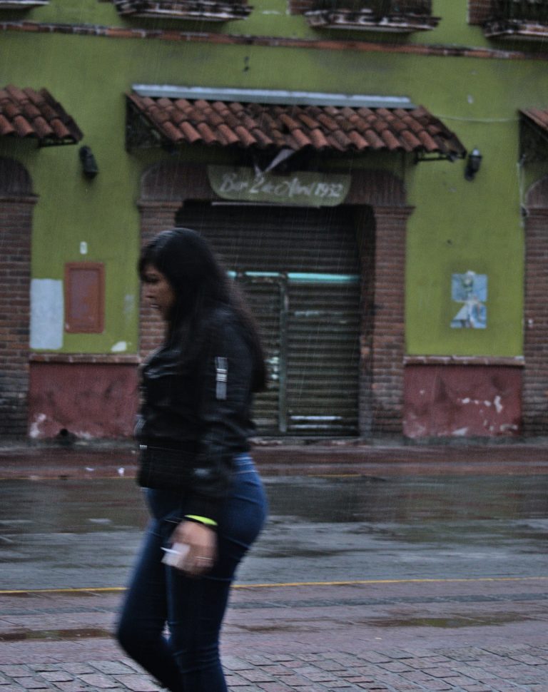 Street photo in Metepec, Mexico by Enrique Reyes