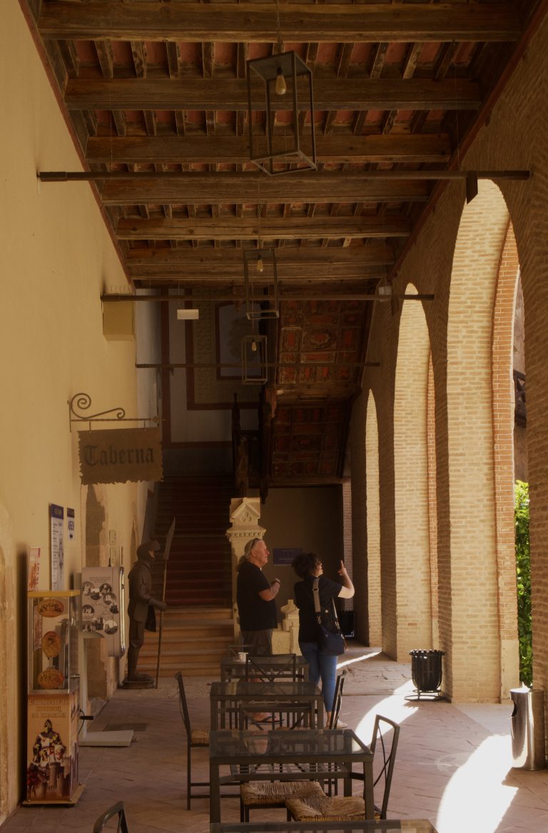 Street photo in Cuenca, Spain by David Sheppard
