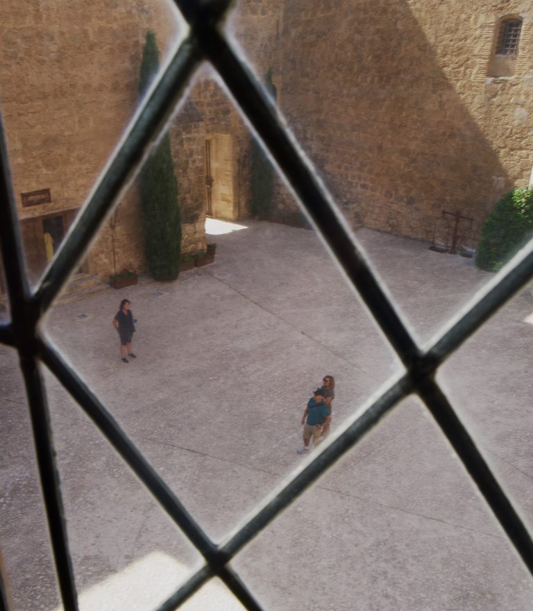 Street photo in Cuenca, Spain by David Sheppard