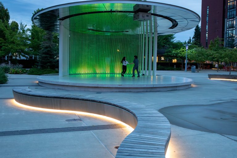 Street photo in Redmond, United States by Dan Lawyer