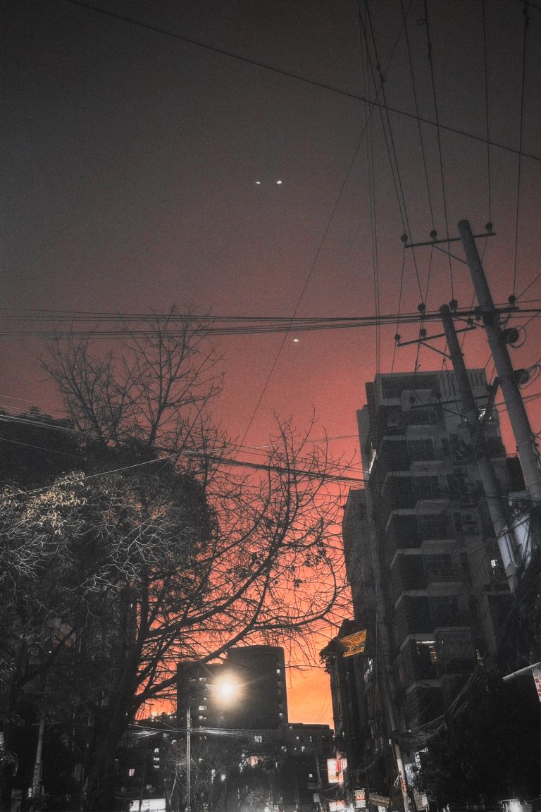 Street photo in Dhaka, Bangladesh by Jupiter Astro