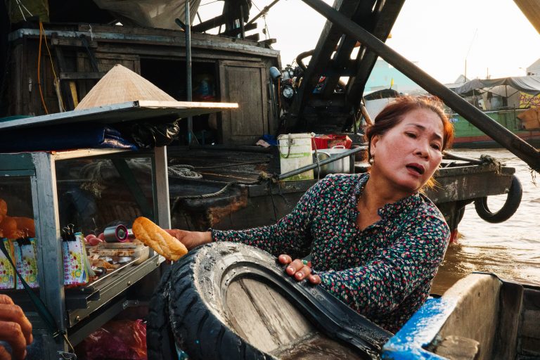 Street photo in Cần Thơ, Vietnam by Lewis Tate