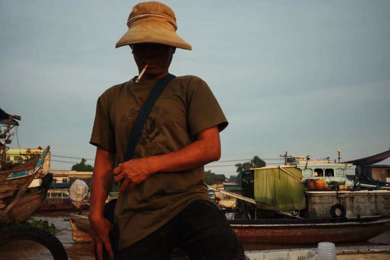 Street photo in Cần Thơ, Vietnam by Lewis Tate