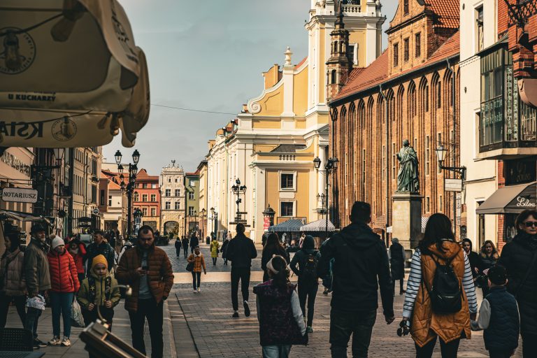 Street photo in Lublin, Poland by Maciej Biwejnis