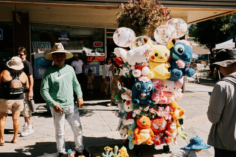 Street photo in Mountain View, United States by Daniel De La Torre