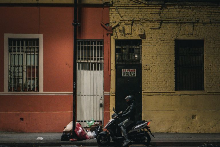 Street photo in Santiago, Chile by Andrés Mellado
