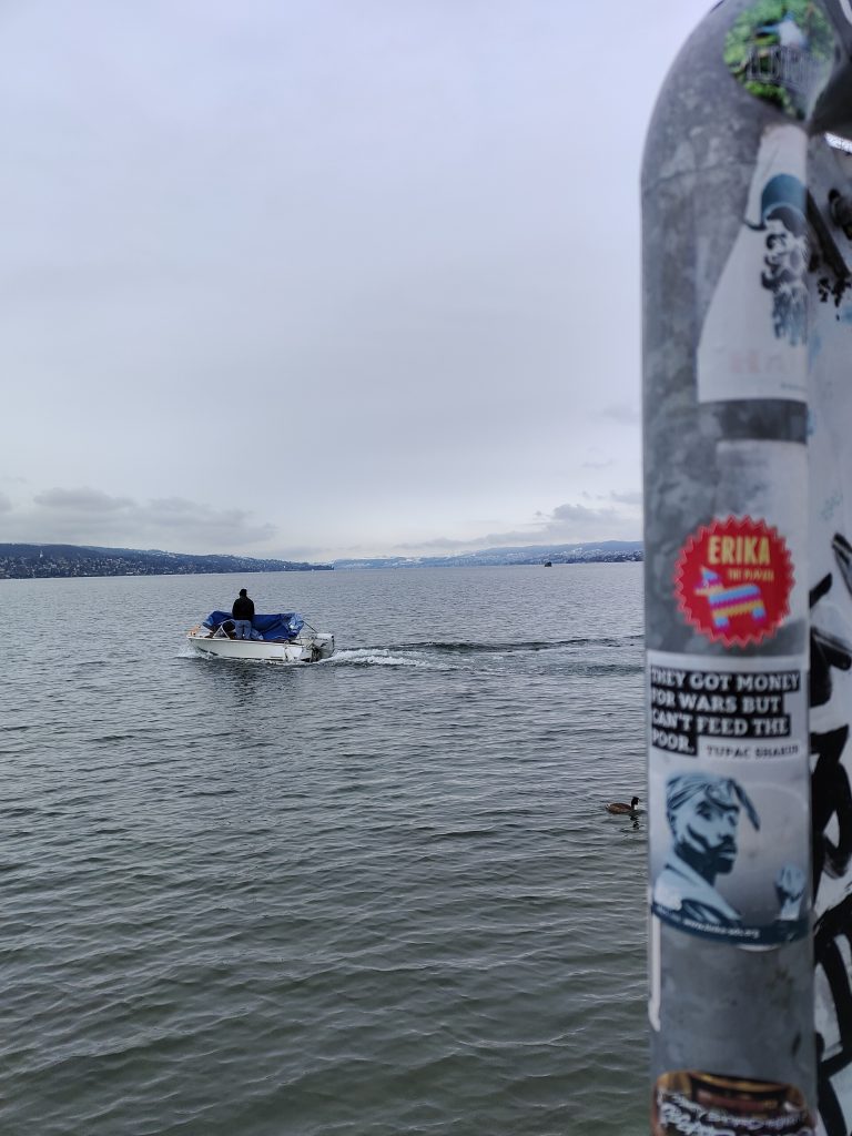 Street photo in Zürich, Switzerland by Julio Alves