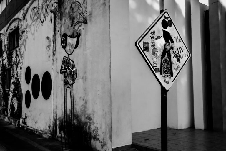 Street photo in Cancún, Mexico by Duncan Aitken