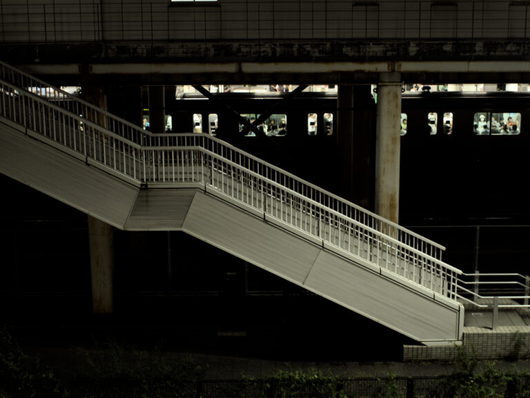 Street photo in Fujisawa, Japan by Satoshi Osuga