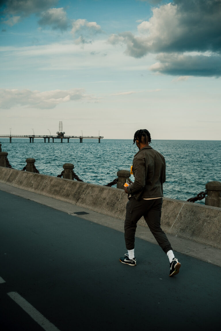 Street photo in Burlington, Canada by Jay Feenstra