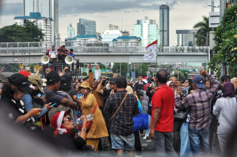 Photo by Hendra Jn