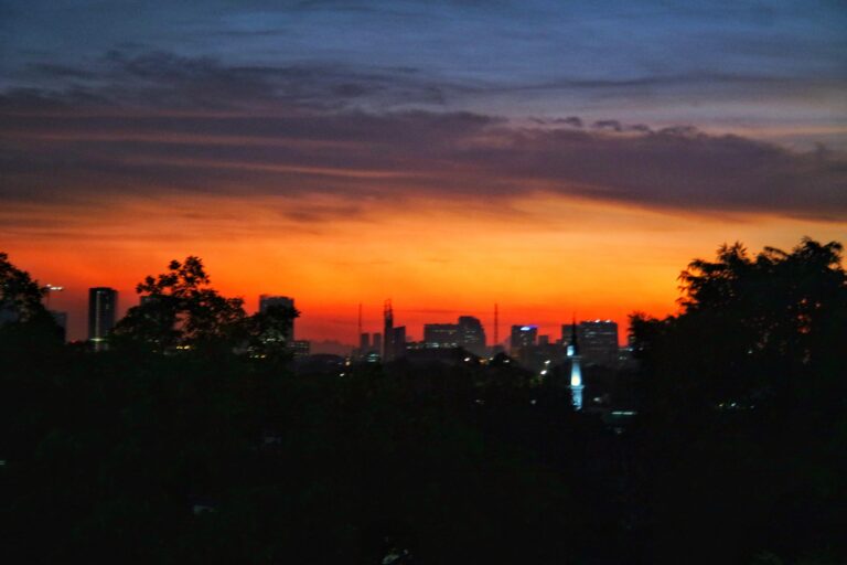 Photo by Hendra Jn